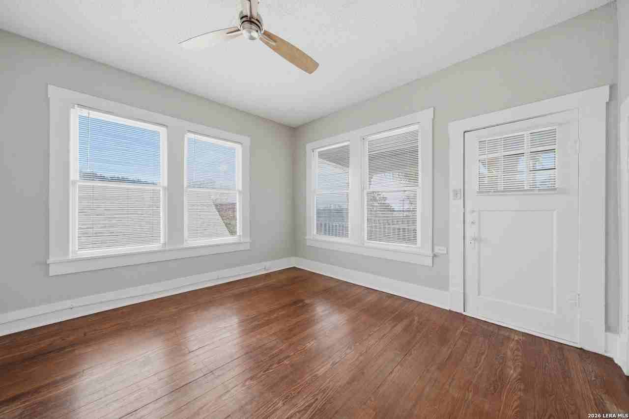 141 E Woodlawn Ave #2 - Photo 6 of 10