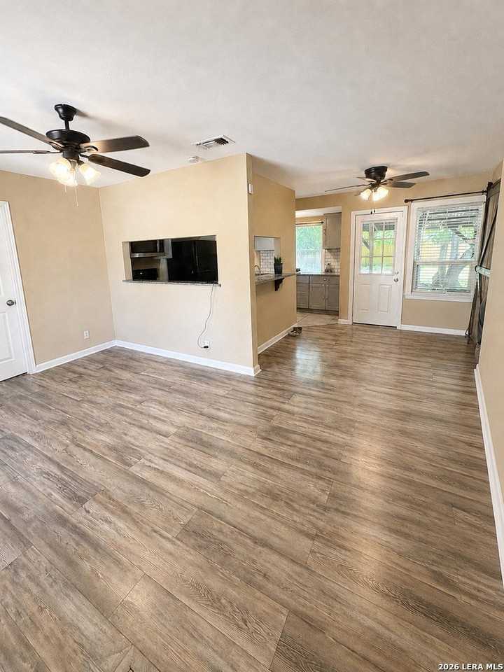 1510 Lorelei Ln - Photo 3 of 18