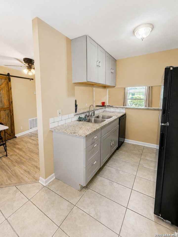 1510 Lorelei Ln - Photo 5 of 18