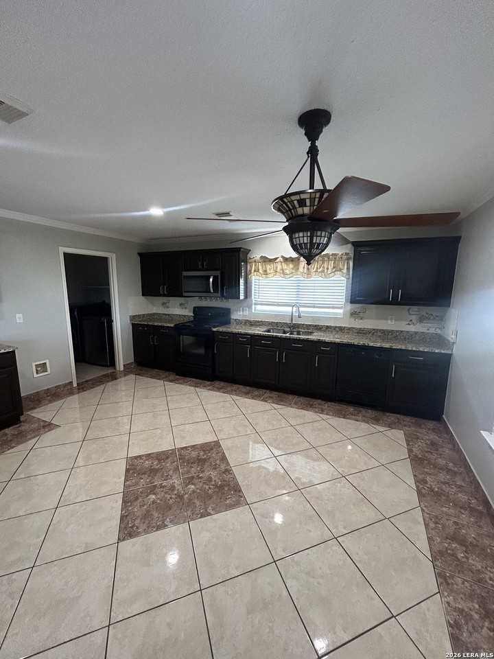 14606 Mountainside Rdg - Photo 6 of 27