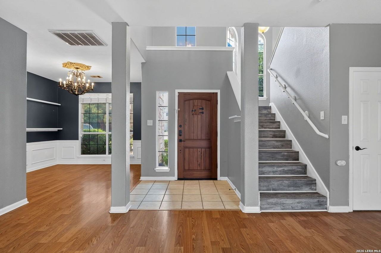 1506 Crescent Pt - Photo 4 of 36