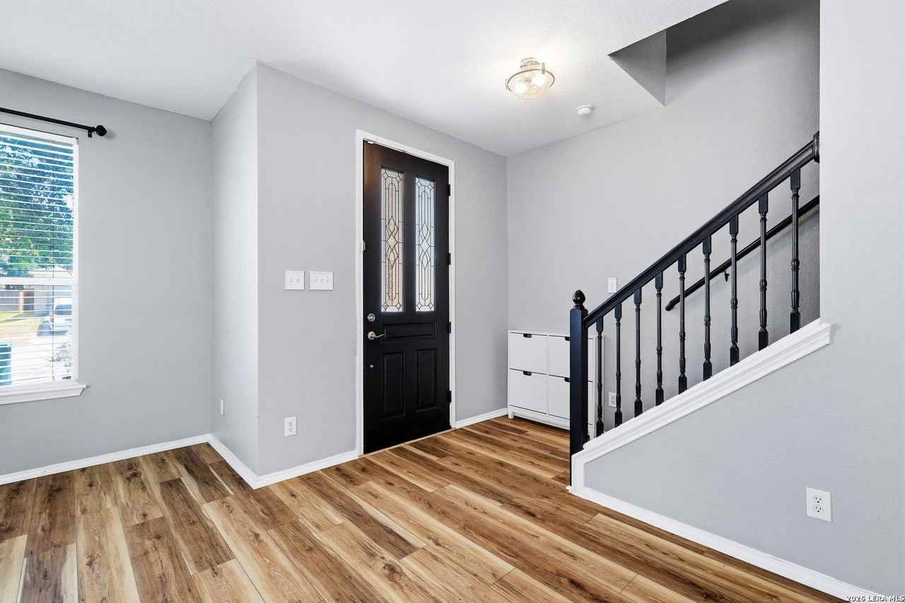 7101 Avery Rd - Photo 2 of 26