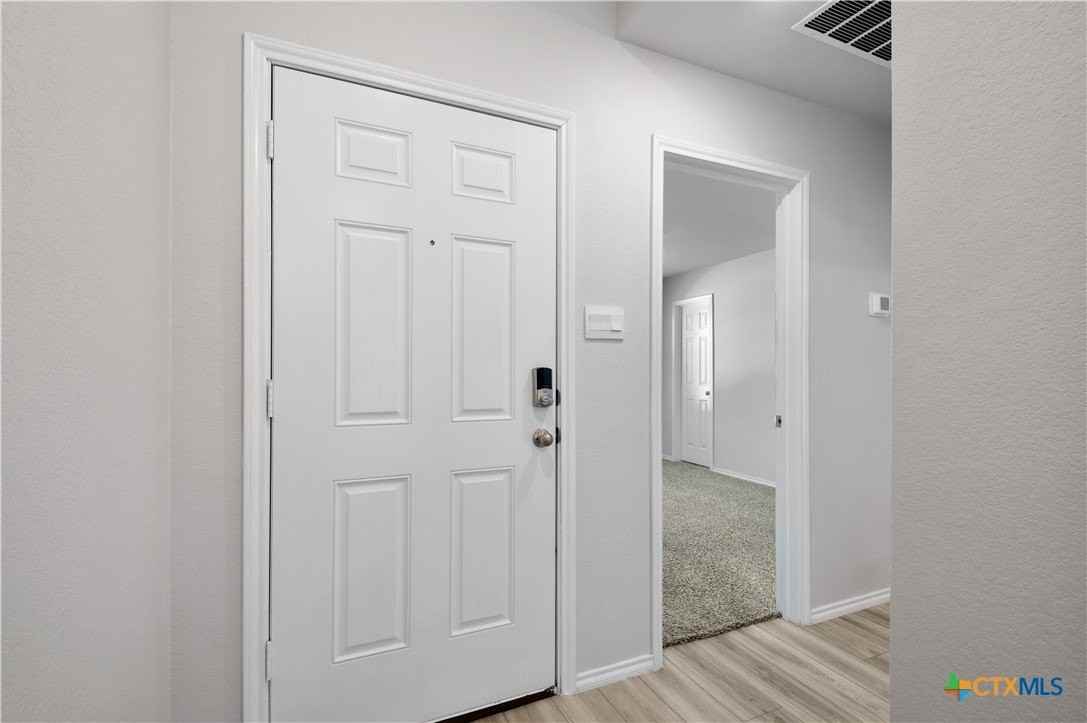 1430 Piedmont St - Photo 5 of 34