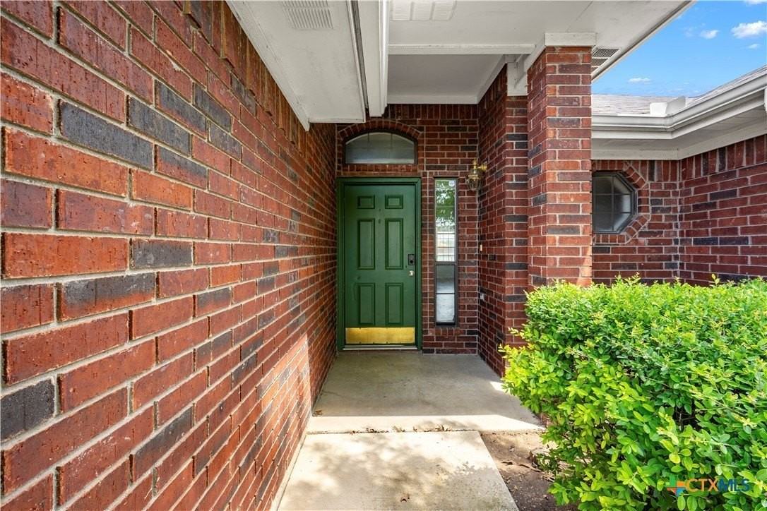 5104 James Loop - Photo 4 of 30