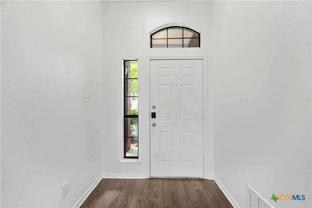 5104 James Loop - Photo 5 of 30