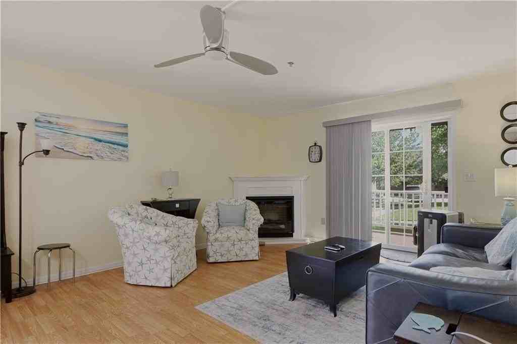 231 Maple Ave #201 - Photo 4 of 22