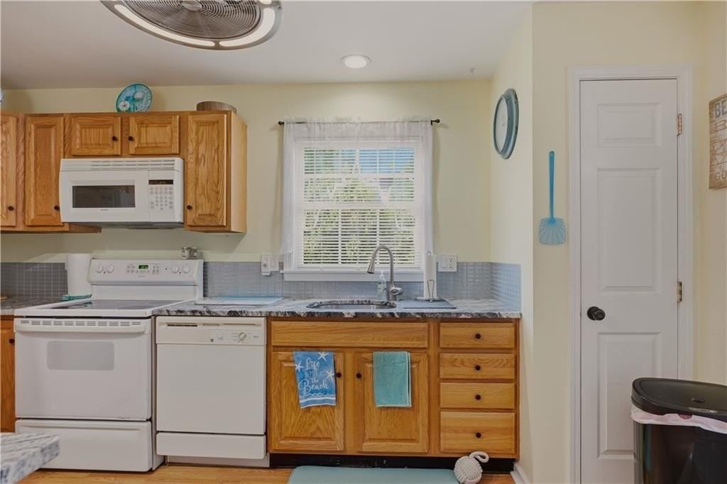 231 Maple Ave #201 - Photo 7 of 22