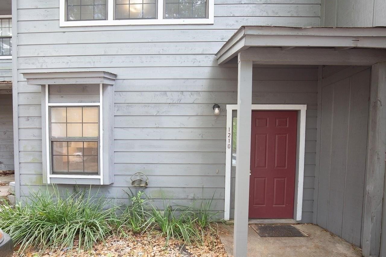 1210 Hidden Pl - Photo 2 of 16