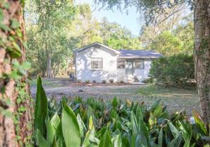 135 Columbia Dr - Photo 1 of 1