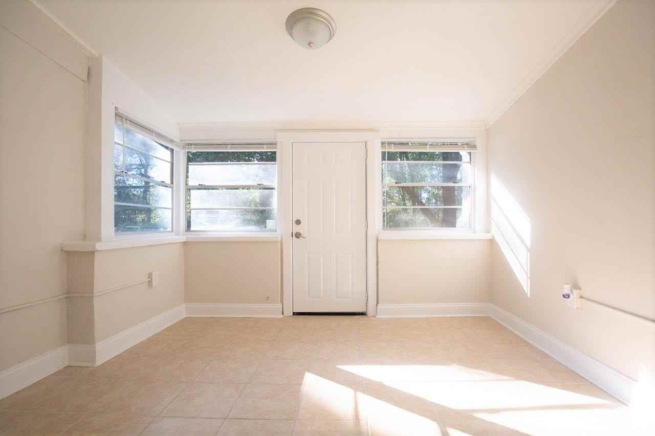 135 Columbia Dr - Photo 4 of 17