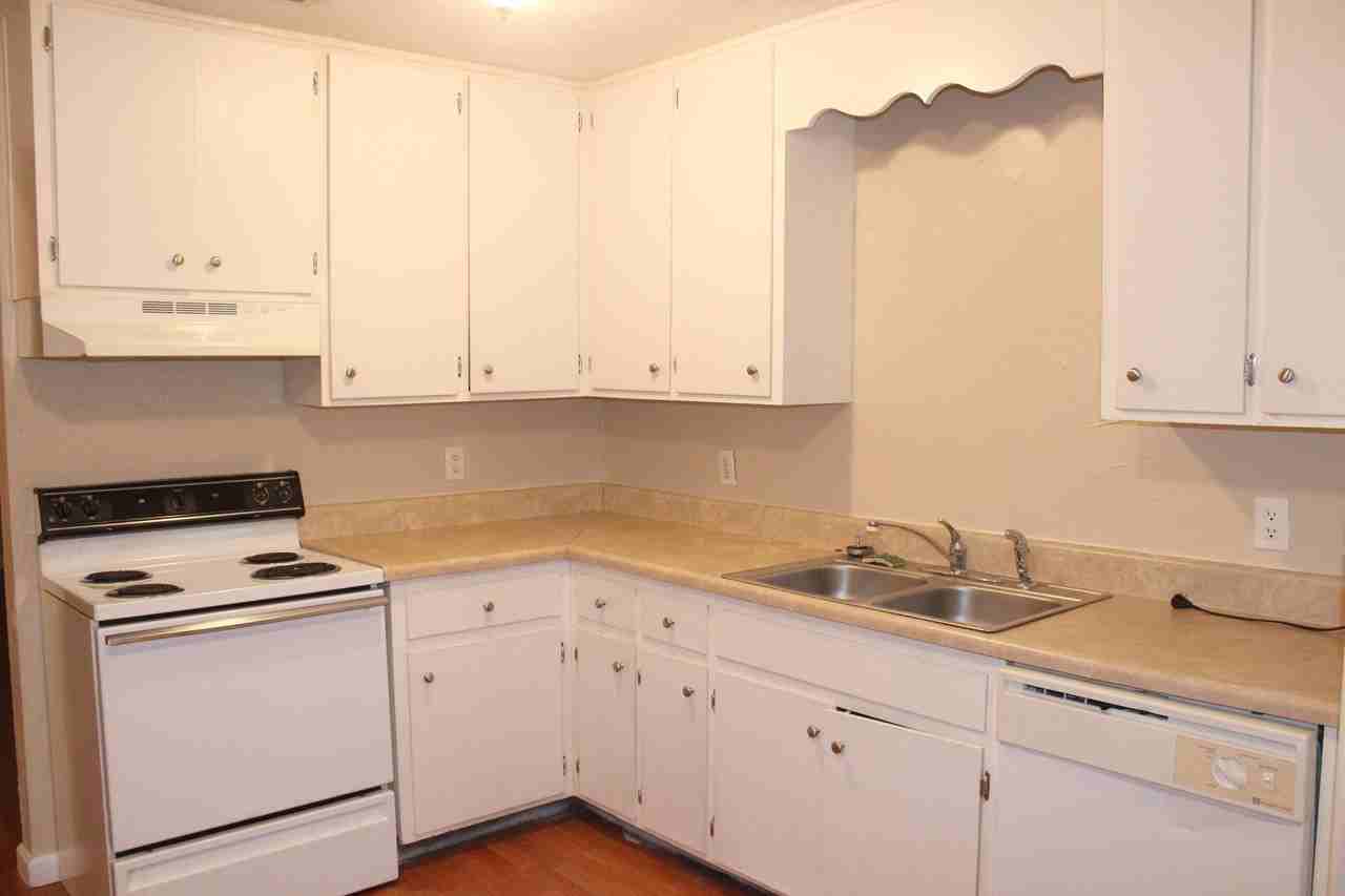 1550 Blountstown St - Photo 4 of 9