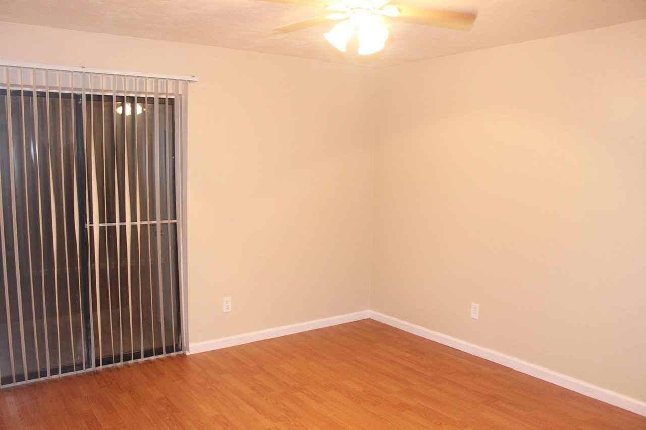 1550 Blountstown St - Photo 5 of 9