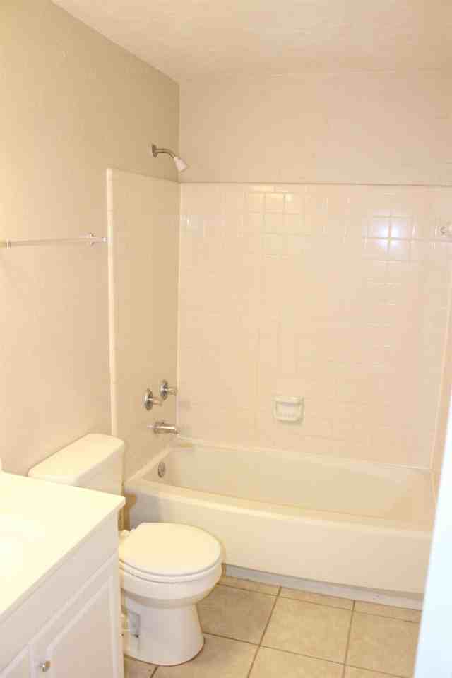 1550 Blountstown St - Photo 6 of 9