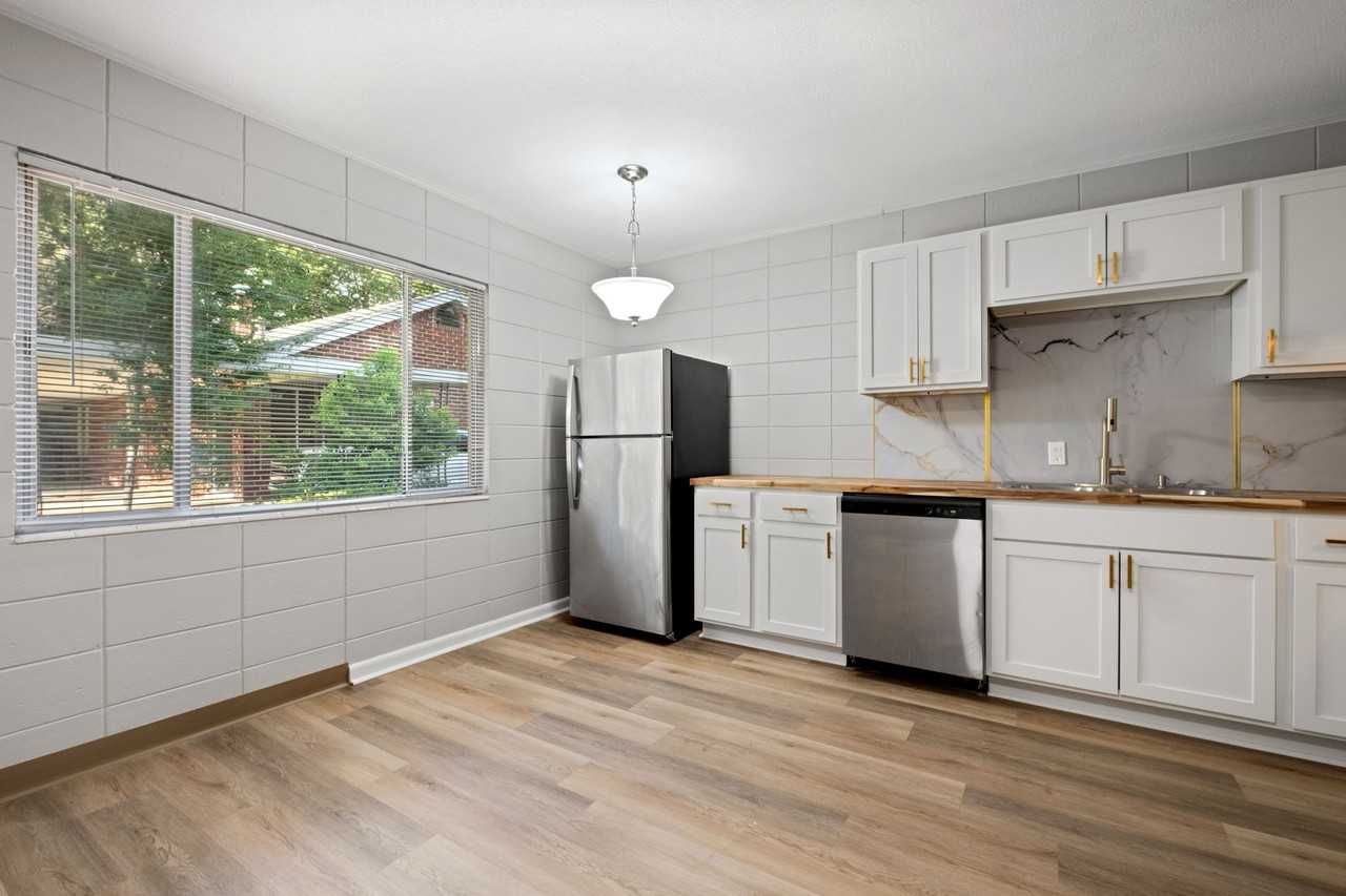 1312 N Adams St #3 - Photo 2 of 17