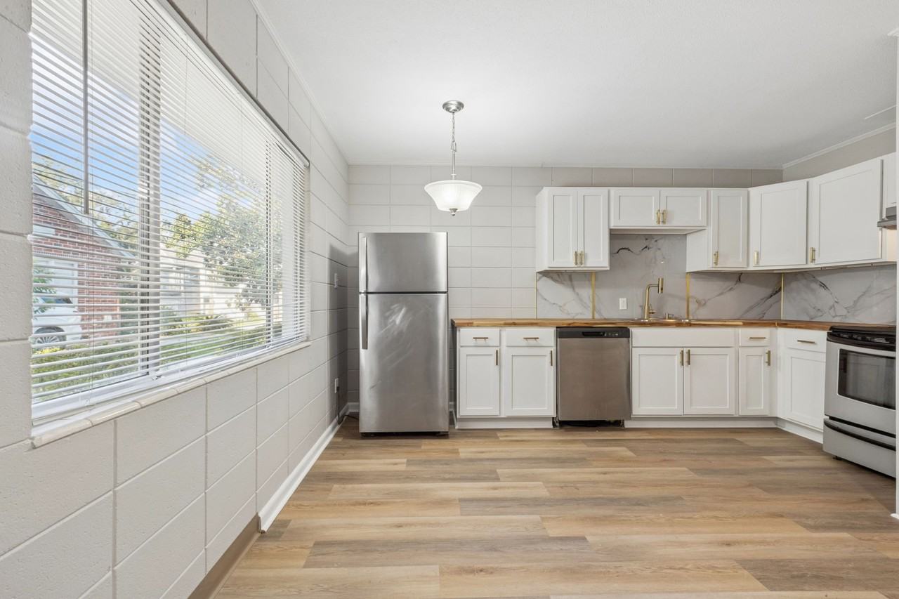 1312 N Adams St #3 - Photo 3 of 17