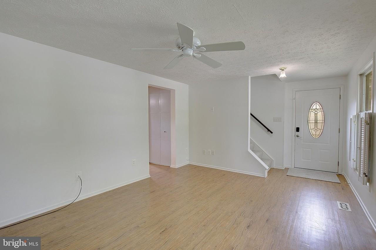 1623 Secretariat Dr - Photo 4 of 33
