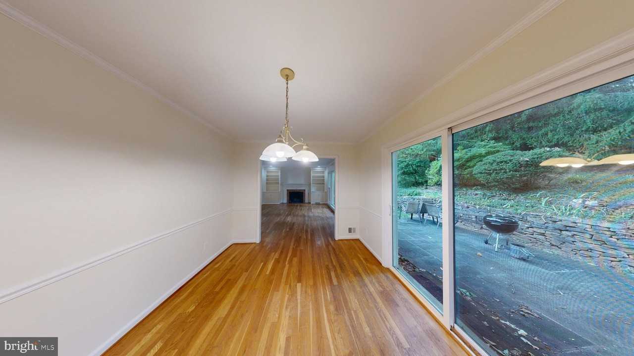 6703 Rannoch Rd - Photo 4 of 27