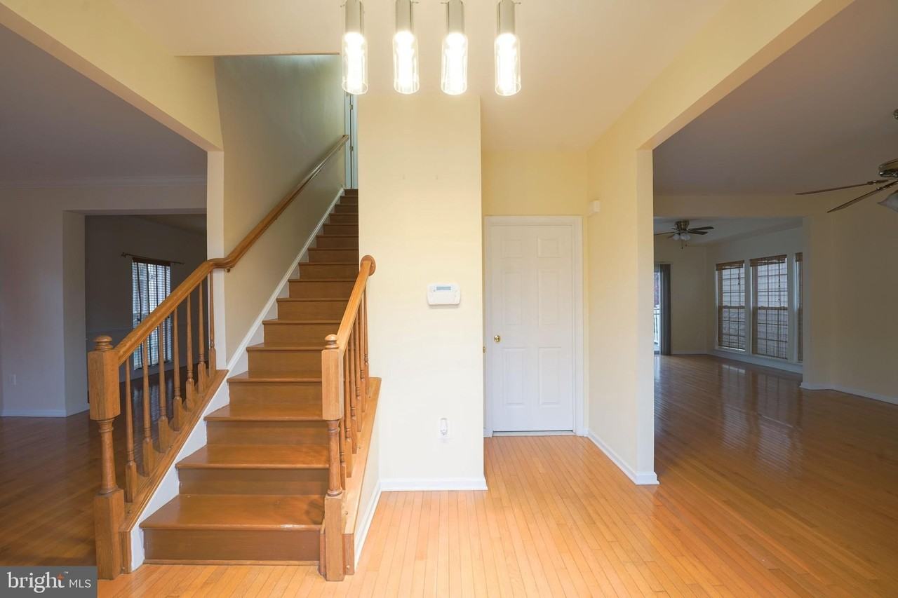 303 Highland Ridge Ave - Photo 2 of 18