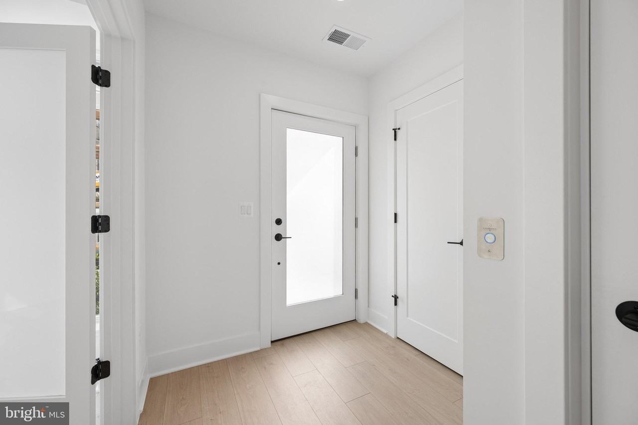 5609 VERMILLION CIR - Photo 3 of 50