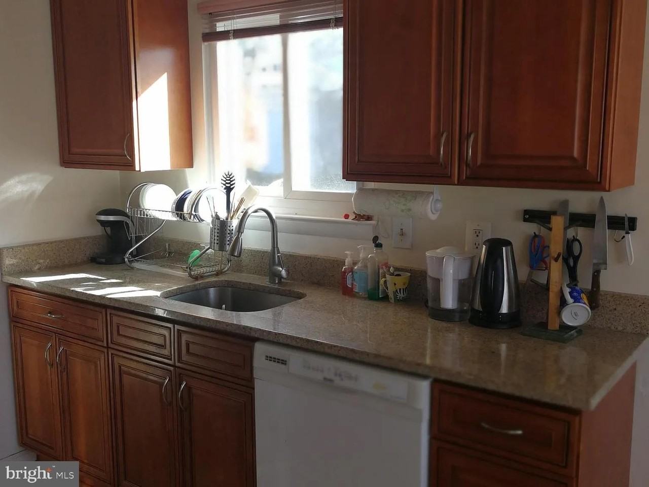 1010 Julian Pl - Photo 6 of 11
