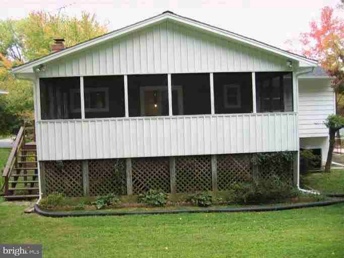 1010 Julian Pl - Photo 4 of 19