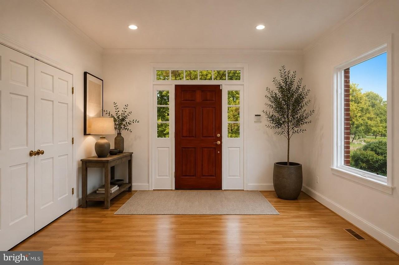 10810 Burbank Dr - Photo 4 of 50
