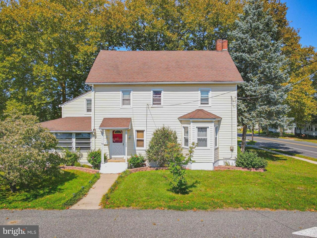 164 Franklin St - Photo 2 of 50