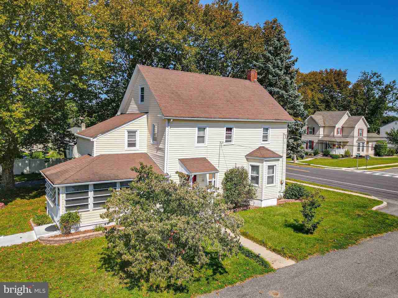 164 Franklin St - Photo 4 of 50