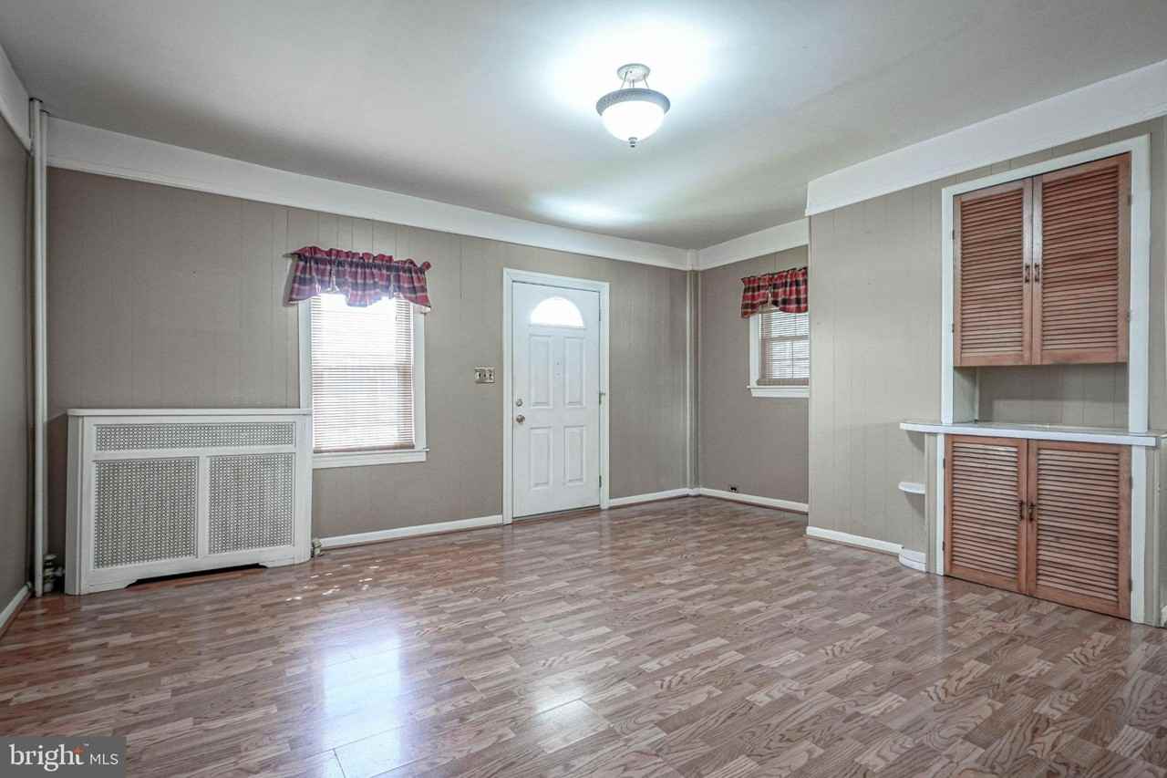 164 Franklin St - Photo 7 of 50