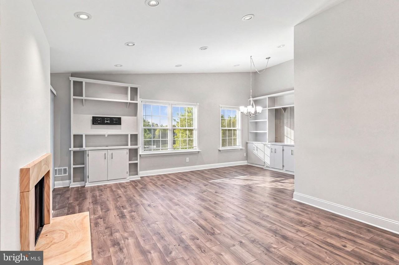 51 Meadow Ln - Photo 6 of 27