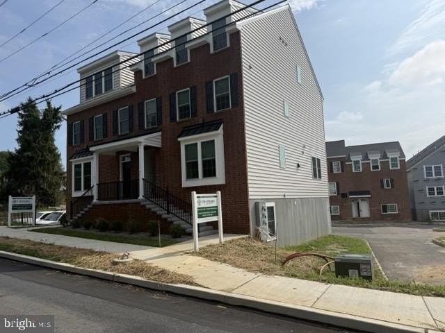 411 WHARTON Street - Photo 2 of 27