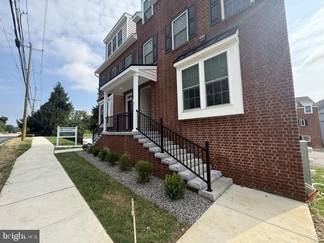 411 WHARTON Street - Photo 4 of 27