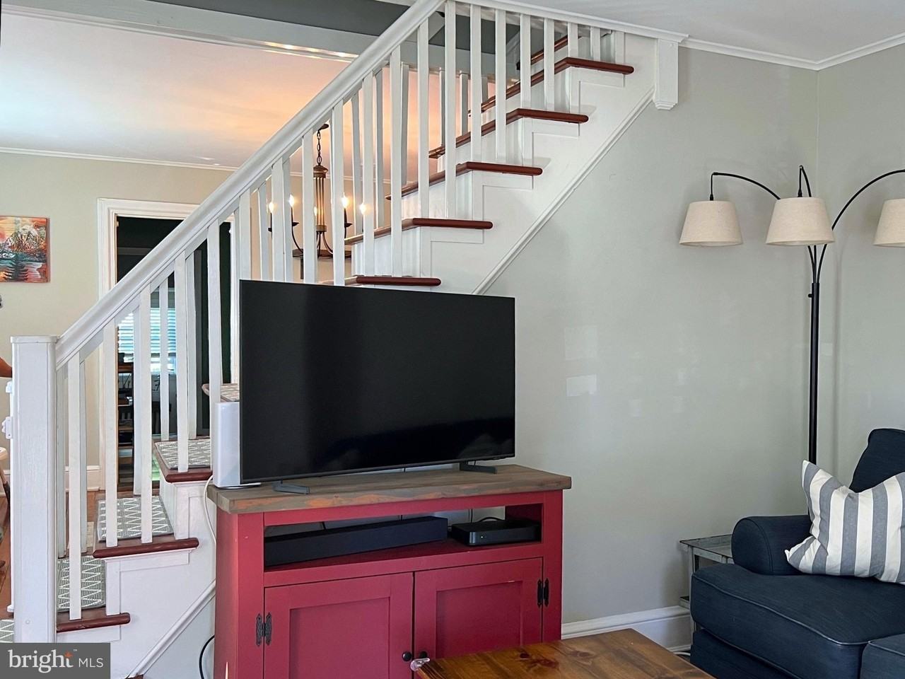 144 Church St - Photo 7 of 29