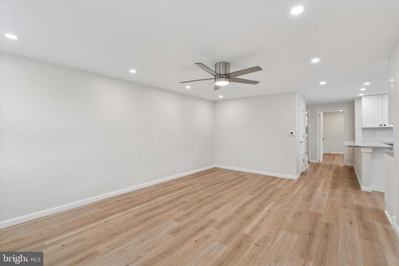 421 W Jefferson St #B - Photo 2 of 15