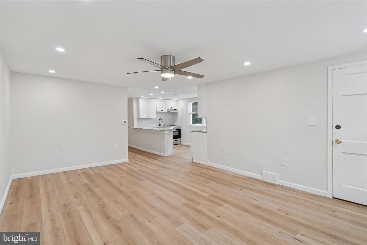 421 W Jefferson St #B - Photo 3 of 15