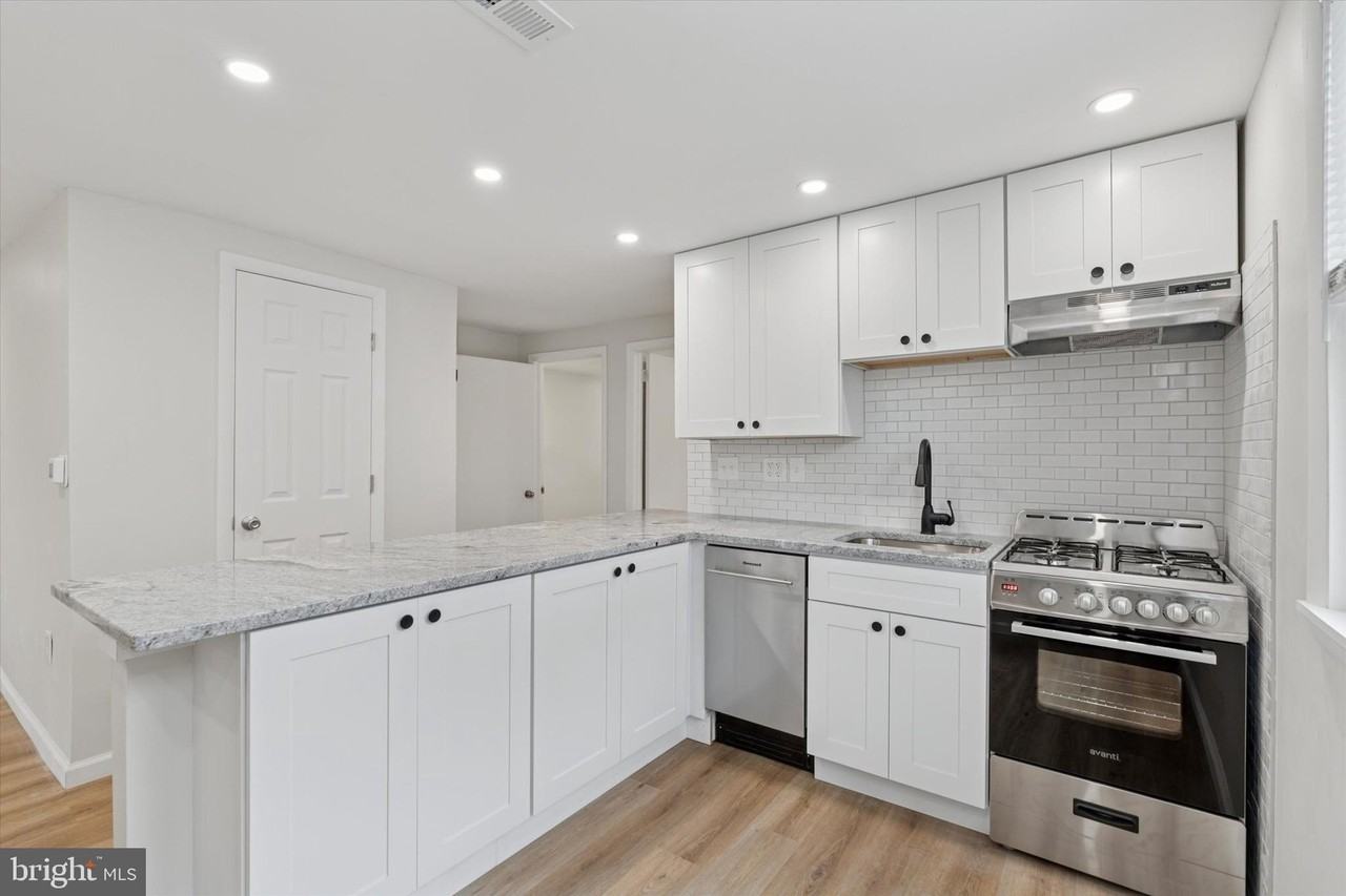 421 W Jefferson St #B - Photo 6 of 15