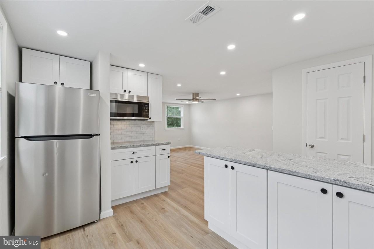 421 W Jefferson St #B - Photo 7 of 15