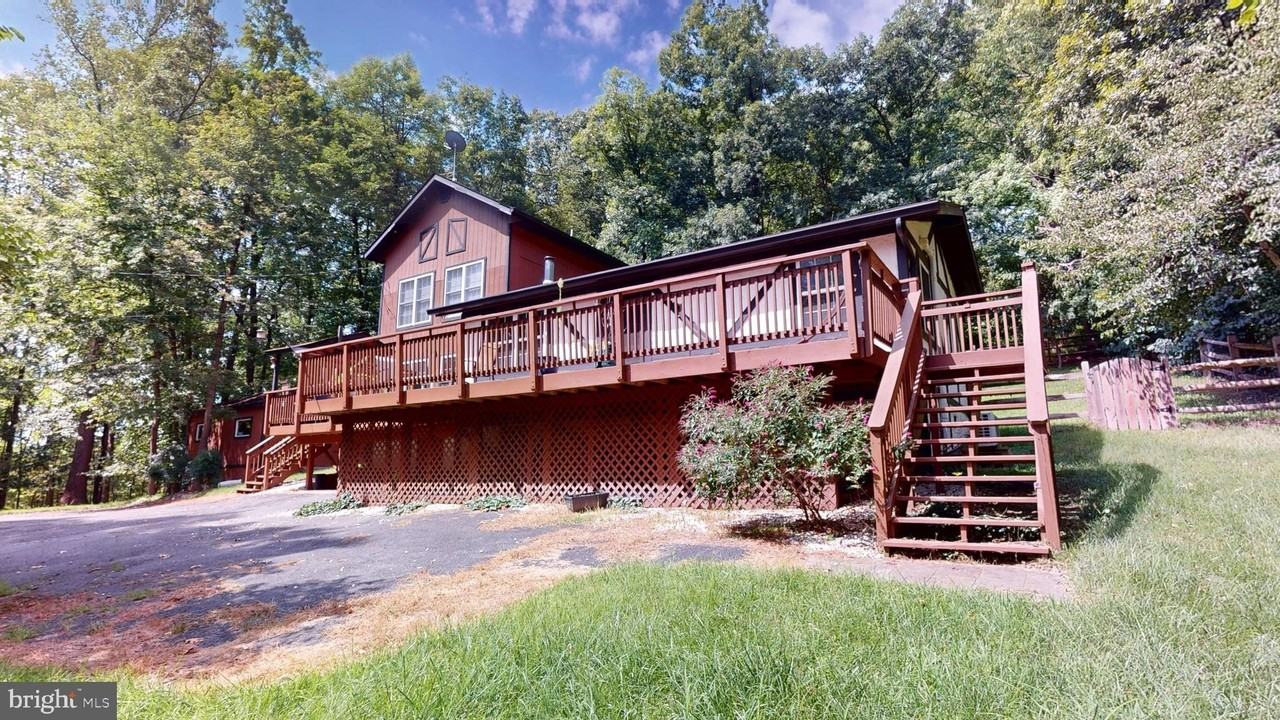 104 Laurel Ln - Photo 3 of 24
