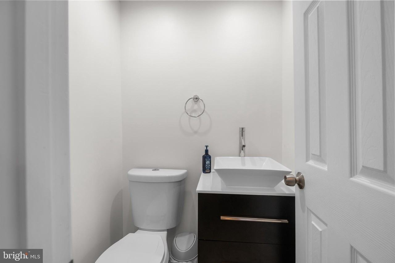 8063 Dulciana Ct - Photo 5 of 32