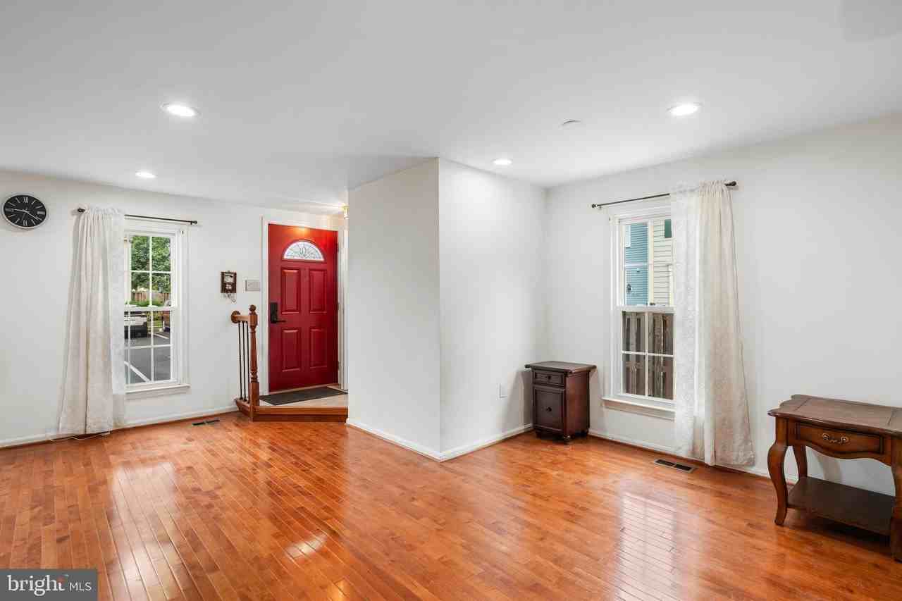 8063 Dulciana Ct - Photo 6 of 32