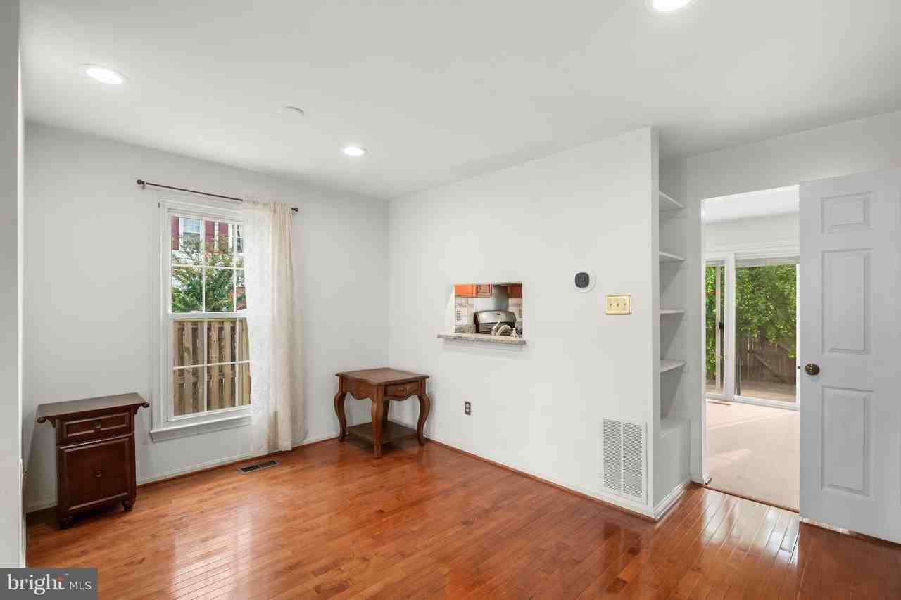 8063 Dulciana Ct - Photo 7 of 32