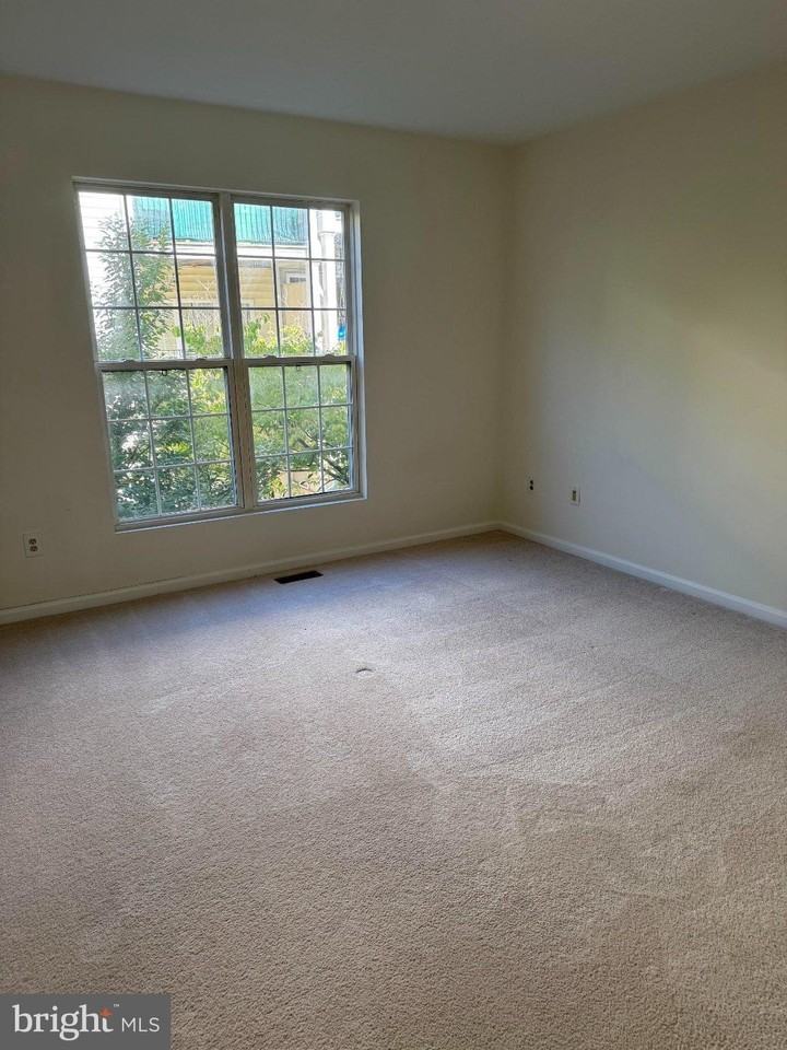 1588 Leeds Castle Dr #101 - Photo 7 of 13