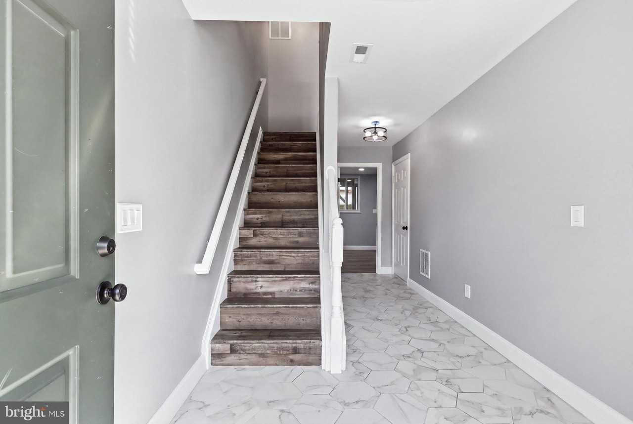 5106 Ballycastle Cir - Photo 4 of 50