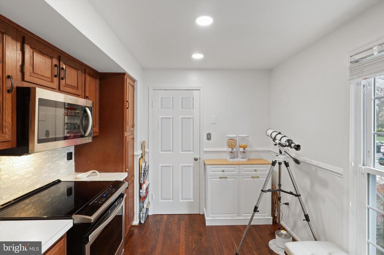 7010 Leestone St - Photo 3 of 19