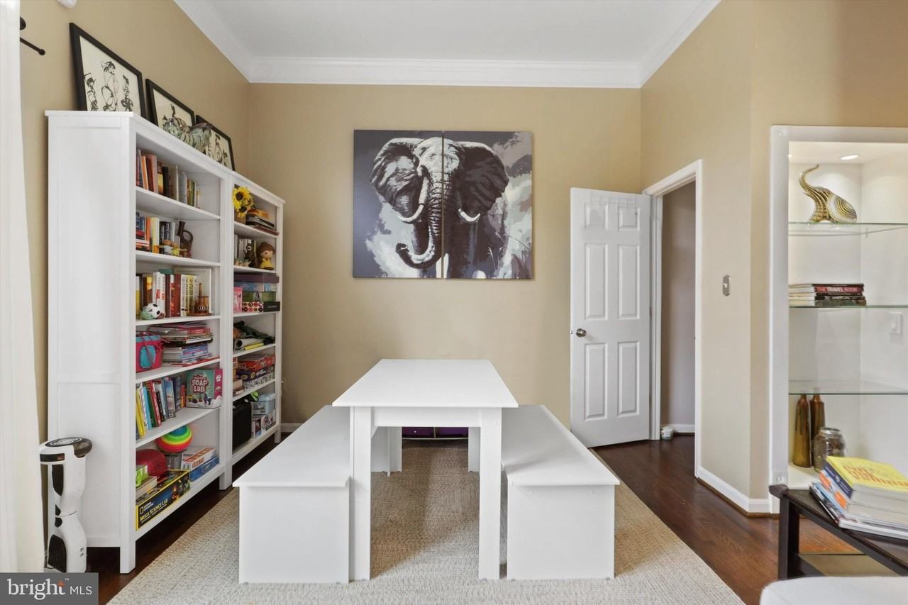 7010 Leestone St - Photo 6 of 19