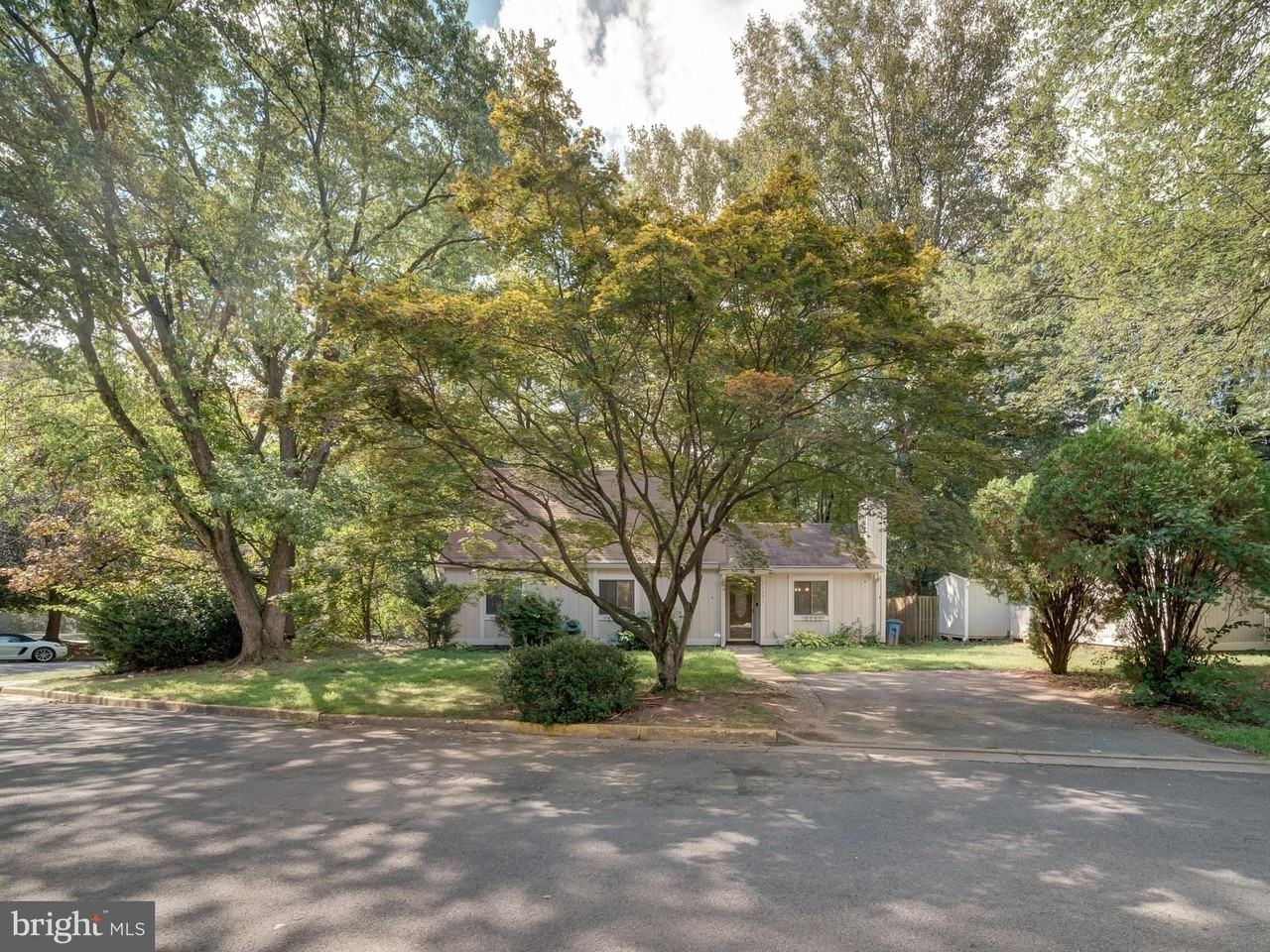 11301 Gatesborough Ln - Photo 2 of 40