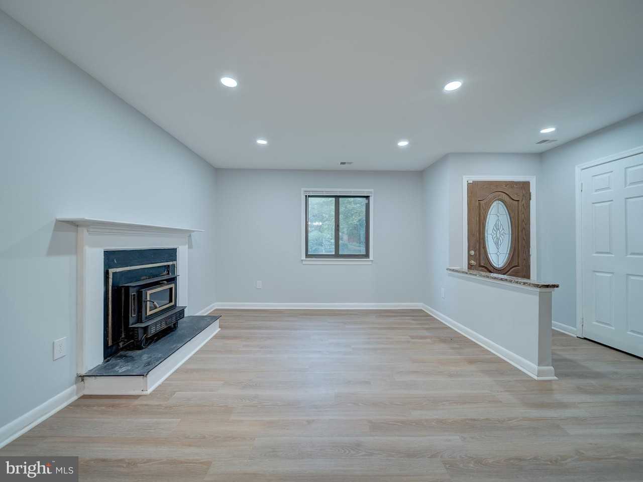 11301 Gatesborough Ln - Photo 3 of 40