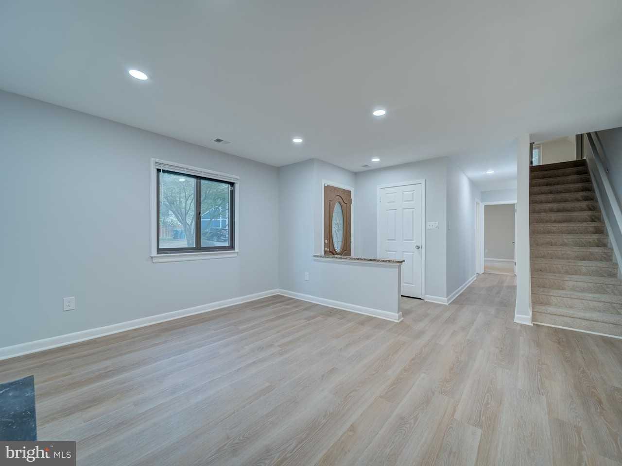 11301 Gatesborough Ln - Photo 5 of 40