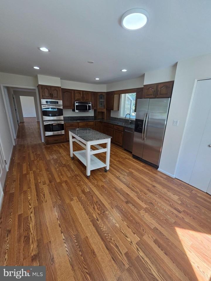 9929 Barnsbury Ct - Photo 2 of 26