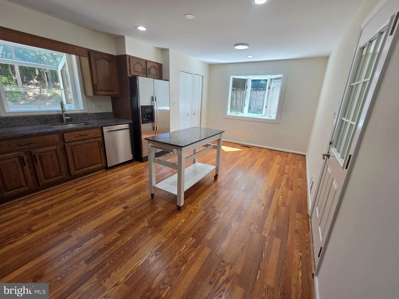 9929 Barnsbury Ct - Photo 3 of 26